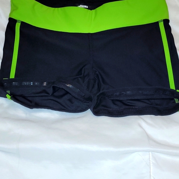 Xersion Spandex pants with Silicone Grippers - Picture 3 of 6